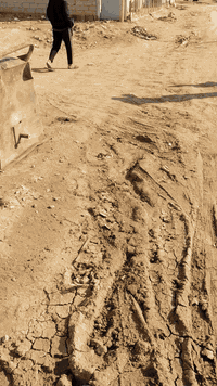 السلام عليكم نص قطعه للبيع 100متر عنوان داخل الفيديو السعر 25 للستفسار اتصل عله الرقم ‏‪0771 508 5726‬‏
