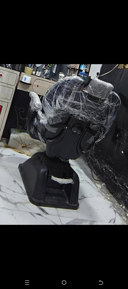 السلام عليكم غراض حلاقة كامله 
ديكور نضافه ٩٠٪
كرسي شيروكي نفخ اصلي شغال فقط الضهر ميرجع 
عربانه نضافه ٩٩٪
جهاز بخار حار بارد نضافه 99 ٪
باقي تفاصيل خاص او اتصال ‏‪***********‬‏ 
مكان بابل محاويل مشروع الامسيب ناحية تونس
