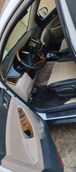 السلام عليكم 
للبيع توسان 2018 خليجي
هزه جديده رقم بغداد الجديد بإسمي 
شاشة كبيرة
كاميرا خلفية
يدات نيكل
مري شفط مع اشاير
لد نهاري
تحكم ستيرن
كشنات جلد
الارضيه مغلفة جلد
تطعيم الداخل صاجي
اثلاث وضعيات قيادة (سبورت,عادي,ECO)
تبريد قطعتين 
مكينة 2000
ماشية ,١٣٨ كم قابل للزيادة
السياره بيها قطعتين صبغ 
مكان السيارة بغداد المشتل
السعر ١٥٨ وبيها مجال قليل
***********
