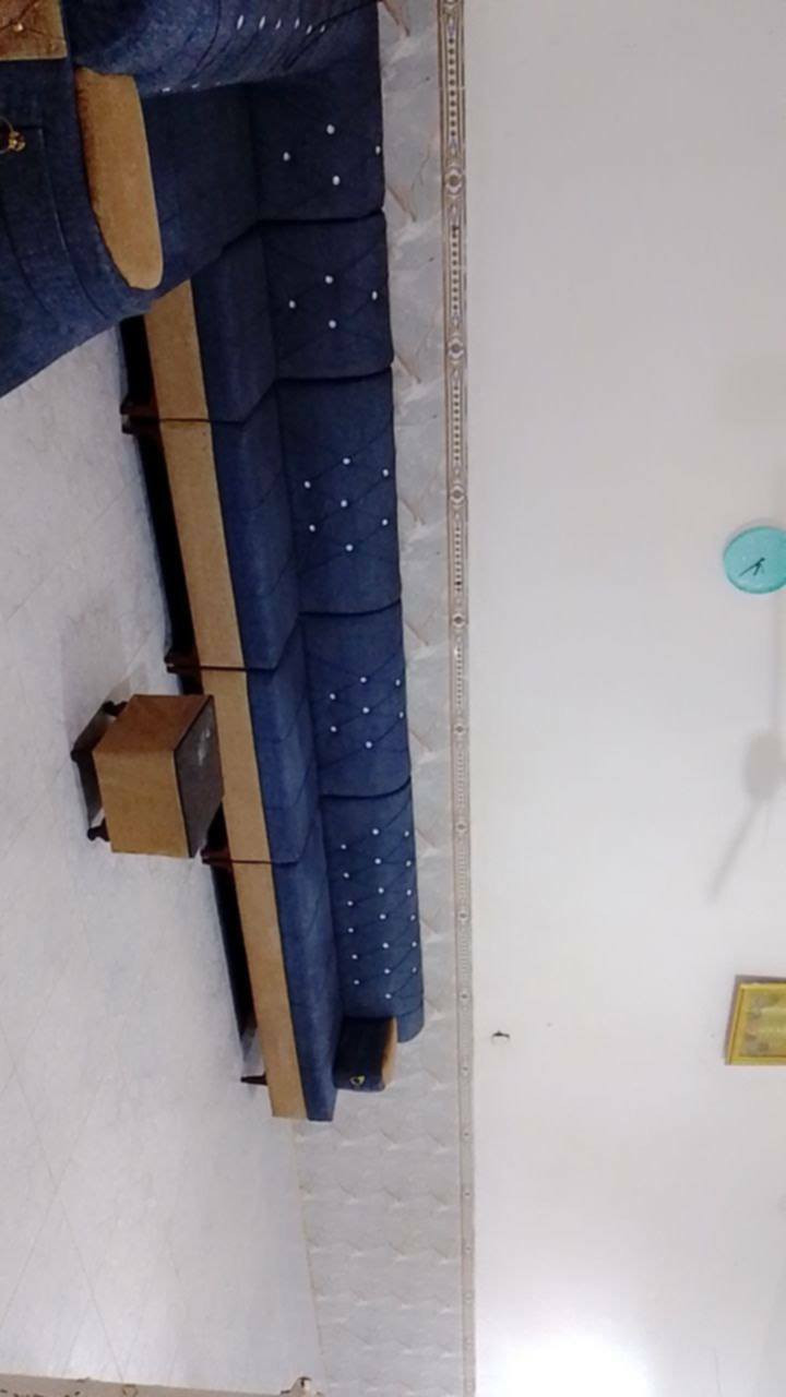 السلام عليكم دار سكن للبيع حديث في الكوت منطقة حي الحكيم نزلة الرميلة يقع على شارع رئيسي مساحتة 230م البناء طابوق درجة اولى والسقف صب مسلح والارضية والجدران سيراميك ويتكون من غرفتين نوم وصالة واستقبال ومطبخ وصحيات داخلية وخارجية ومرقم من قبل البلدية السعر 65 وبي مجال الاستفسار الاتصال على هذا الرقم ***********
