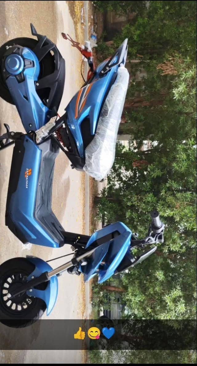 السلام عليكم.. دراجة بطح للبيع 🚵 شحن تجي بطابع رياضي (مميزه) تجي ٣ (١/٢/٣)سرع🔥بيهة نضام البارك على البريك الامامي والخلفي وبيهة نضام العدم سرقة.. تجي بصمتين ومفتاحين وتجي بلايت زينون عالي ناصي ..اشاير يمنه يسره ..بريكات هايدروليك امامي وخلفي🔋⚡سرعتهة ب شاشة تقرة ٨٠ و حقيقة تنطيك من ٥٥الى٦٠ على ويز.. تجي ب ٥ باتري دبل👊 دراجة كدامكم جديدة المرايات مالتهة بعدهة بجيس دراجة اخذتهة اروح بيهة على كد محل ومدرسة واجي محافظ كلش عليهة وكدامك النضافة.. السعرر (٦٧٠) وبيهة مجال للشراي ويدلل (***********) هذ رقمي للتواصل واتساب ورصيد اهلا وسهلا❤
