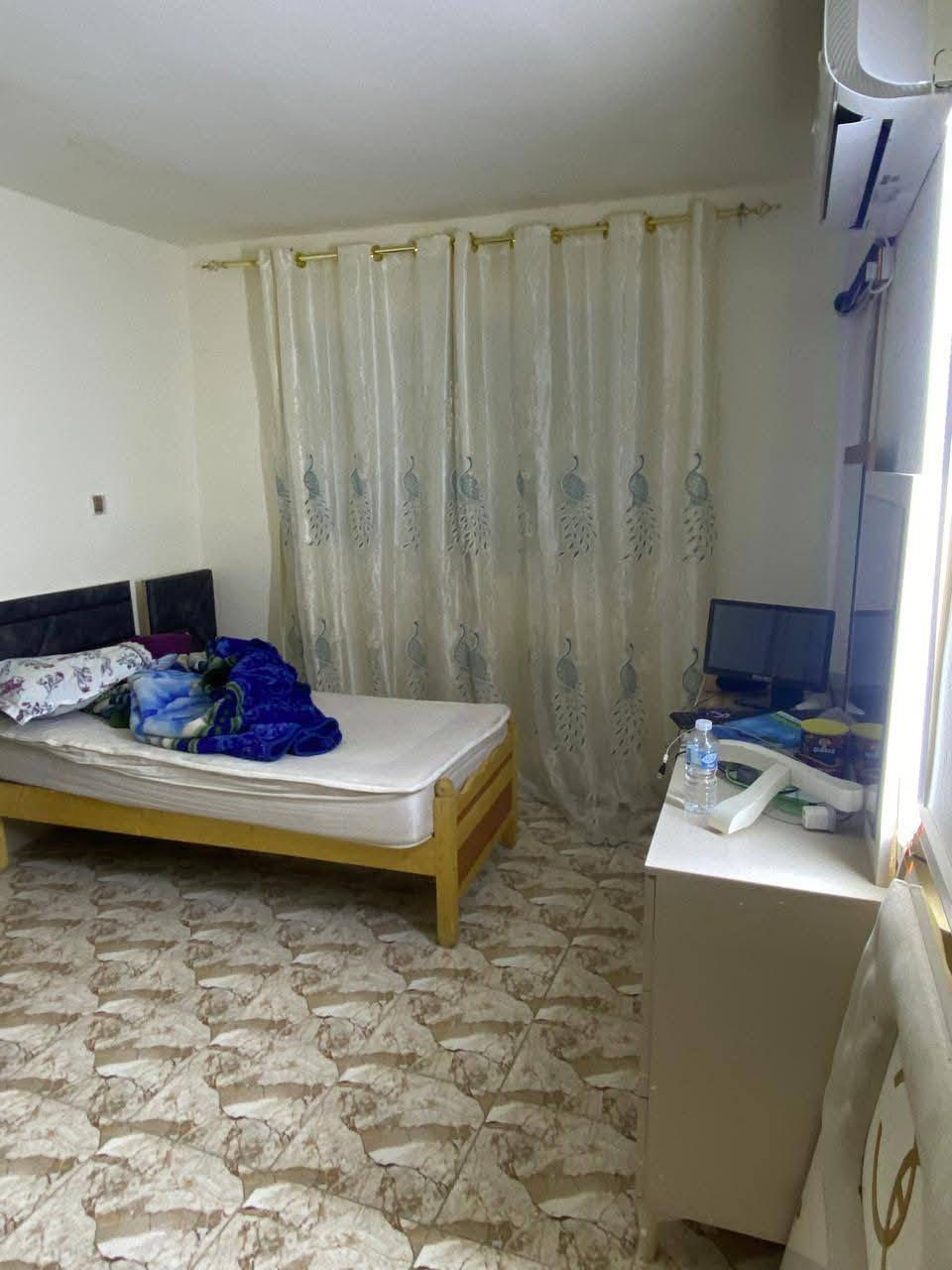 للبيع بيت 🏡 طابو صرف فى #شهداء_البياع مربع جامع 🕌 الكبيسي مساحته #١٥٠م واجهه سته يحتوي على #اربع_غرف_نوم 😴 وصاله ومطبخ وصحيات #عدد_اثنين وكراج سند #مستقل للإستفسار اتصال 🤙 على الرقم 
***********
#الجميع
