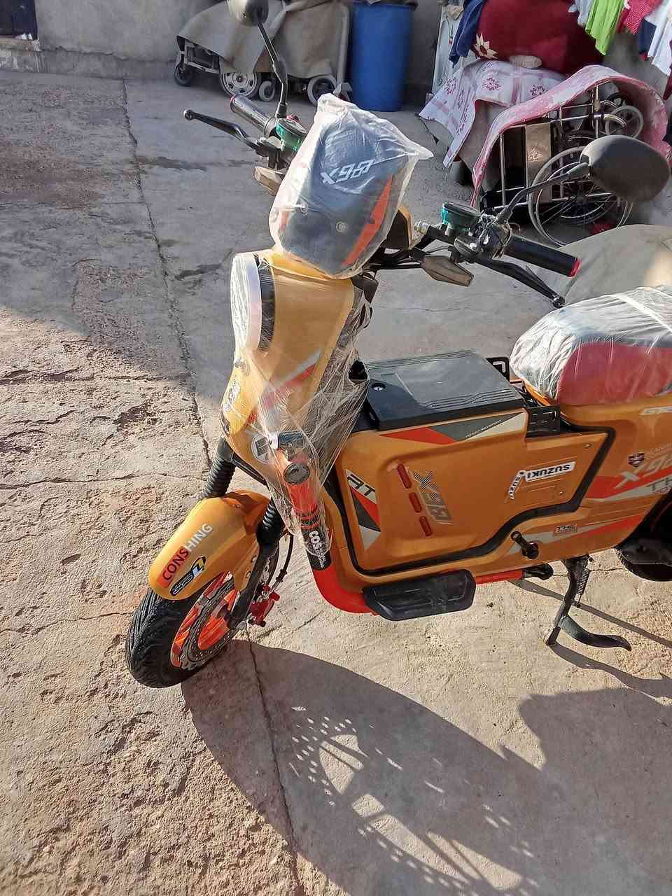 السلام عليكم ورحمة الله وبركاته
دراجه اكس تسعميه دراجه جديده استخدام شهرين 
مواصفات 
1خمسه بطاريات 32 امبير 12فولت 
2ملف الفين 
3بصمه وسويج 
4كشن خلفي ومامي طبي 
5دروعه صفح حماية 
6لايت زنون بل درع كذالك وعالي ناصي 
7بريكات دهن هدروليكع
8,مسافه تمشيك 80كيلو 
9بعد بيه مواصفات خير من الله 
سعره 450وبيه مجال قليل 
***********
جزيره شط العرب
