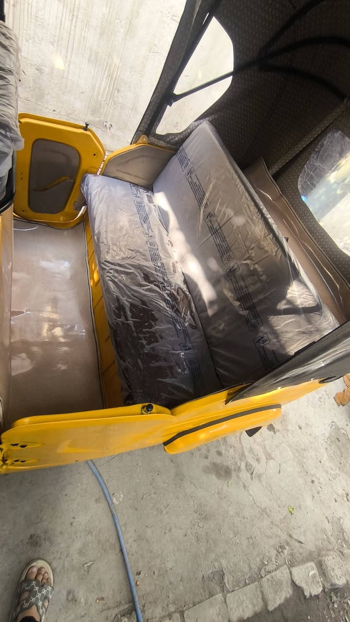 سلام عليكم
تكتك 21 للبيع 
مرقم وسنويه رقم بغداد تحويل شوكت متريد

تكتك مصبوغه عام للجماليه جان بيهة ضربات بالبدي خفيفه وانصبغت عام فرن حراري ***

التكتك بيهة تخم بنزات وعنابير وفلنجات يعني بريكهة بالمكان وتايرات وغرفه كله جديد وتخم جوزه كامل هوه والقفاله 

كهربائياتهة بلاديه وكلهة شغاله

 التكتك معمره تعمير كاااامل يعني مناقصهة كلشي وقطرت خياس مابيهة شغل واطلع مكينتهة خرسه نكره 

السعر 7100 وبيهة مجال تجي وتؤمر

مكان بغداد شارع حيفا ***********
