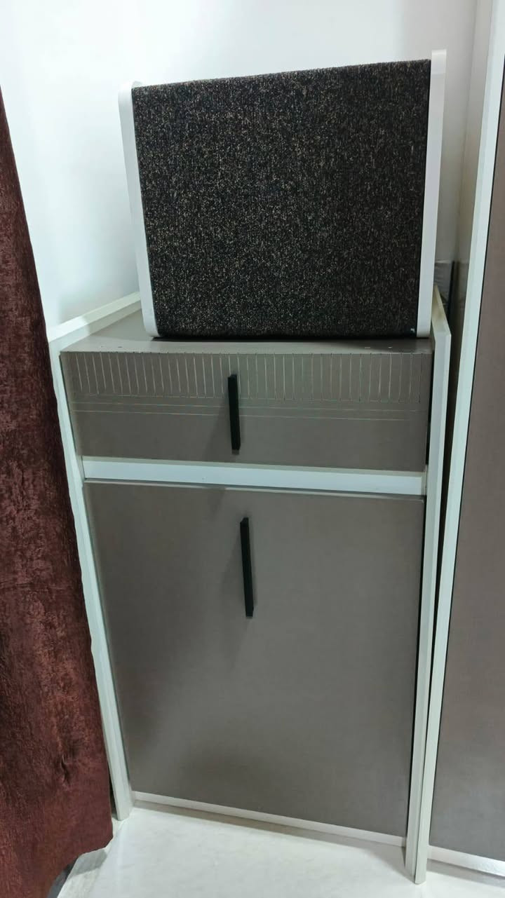 السلام عليكم غرفه تركيه جديده للبيع السعر مليون وميه وبيه مجال
***********
