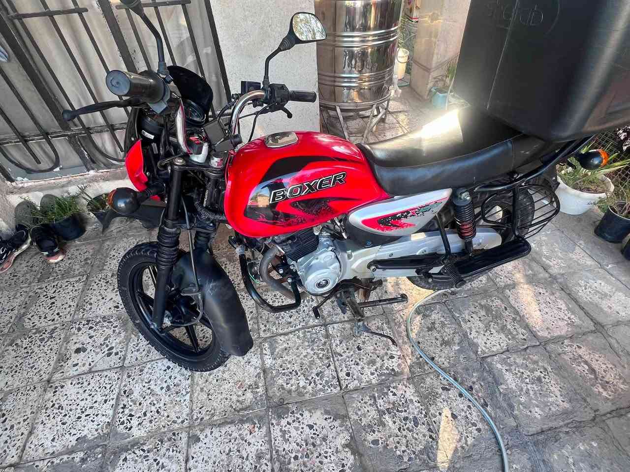 بوكسر ٢٠٢٣ اوراق كامله مكمركه ودافع رسوم باقيه بس الهزه
مابيهه اي نقص 

مجفته شركه مكفوله من كلشي

دراجه اجدد من الصور 

مكان البياع 

اريدها بمليون و١٥٠ وبيها مجال  متوازي على بيعتها

***********
