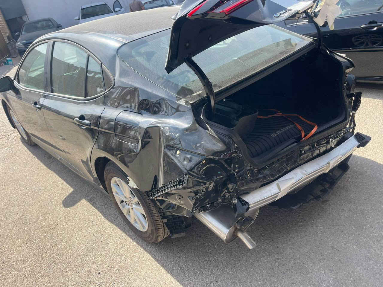 تويوتا كامري  هايبرد LE 2025 
اعلى مواصفات فئة الـ LE
المواصفات فول تحكم ستيرن 
كشن كهربائي قطعتين تبريد 
زر التشغيل بصمة start
  بصمات ابواب  سايد بريك كهربائي
رادار فول امامي خلفي رادار مراية جانبية
اشارة في المري الجانبية LED
رادار تحديد مسار نقطة عمياء
مانع انزلاق تركشن تحكم في الجر 
اوتو هولد اشارة بالمري الجانبية 
السيارة امريكية موجودة بعمان توصل لبغداد 
خلال 3- 5 ايام السيارة على وضعهة بدون تصليح 
ضررهة جامرلغ خلفي جهة السايق + الصندوك قبق الجنطة
السيارة زيرور ماشية الفين ميل 2000ml رصعات بسيطة تصلح كما موضح بالصور 
السعر واصل بغداد (205) ورقة  للاستفسار 
***********
موجود واتس اب بغداد, العراق
