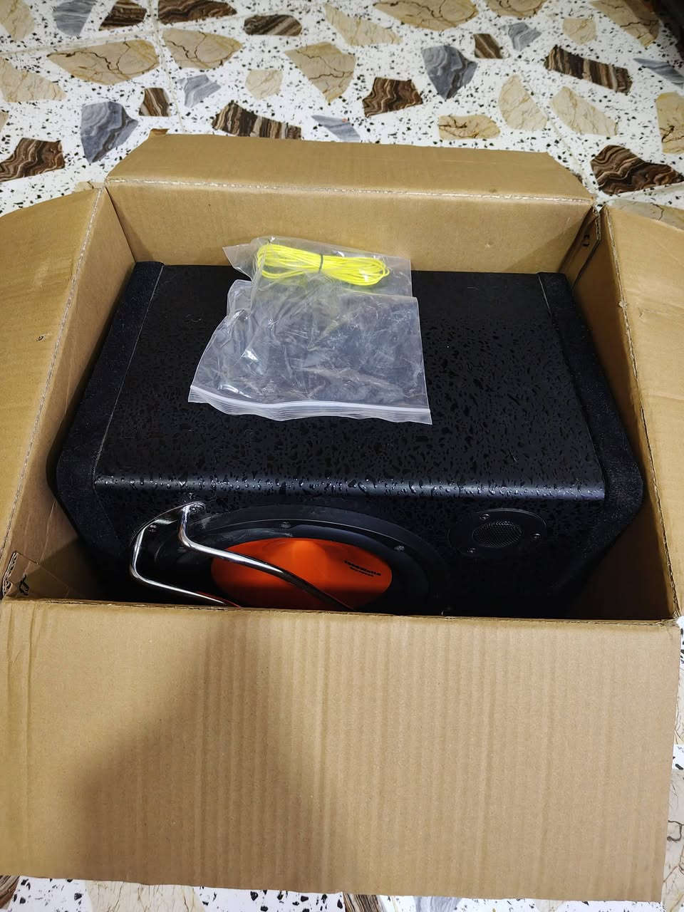 مضخم صوت جديده مستخدم سبوعين سعر 65عنوان حي الكرامه ***********
***********
