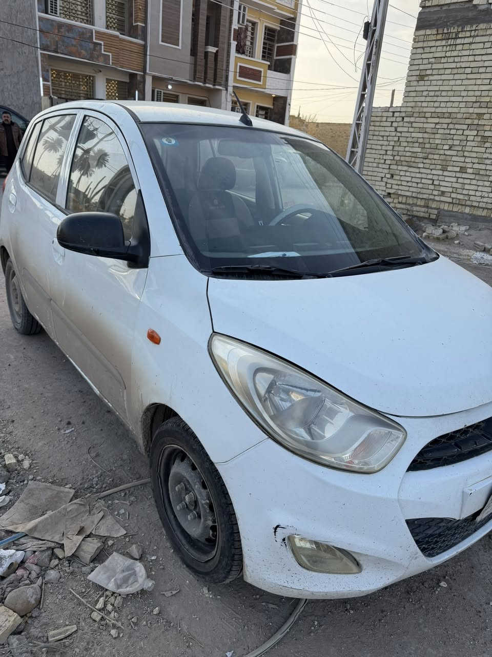 بيكانتو موديل 2014 سياره نضيفه بيه نقوصات قليله بيه طخه ب الجامرلوغ الامامي اليسعر 65 وبيه مجال قليل ***********
