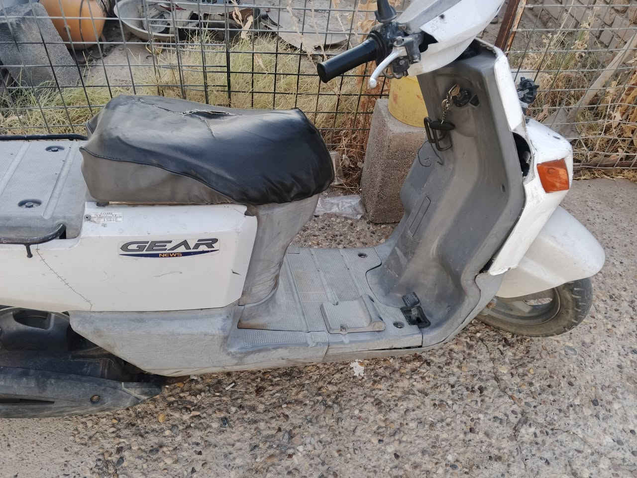 بيكم للبيع سعر 200 بيها مجال كلش قليل
 خاص او تصال *********** وتساب وتصال موجود 
 دراجه نضيفه وحلوه  مكينه ناعمه خرسه بيها خلل كلج امامي تعبان وجوين مال كابريتر مفطر اله تخنكه تشتغل كبل كابريتر جديده مابيها شي كله شغاله الباقي سلف هندر كيج بانزين عداد سرعه كله شغال لايت بك لايت اشاير حساس ستان كهربائي

