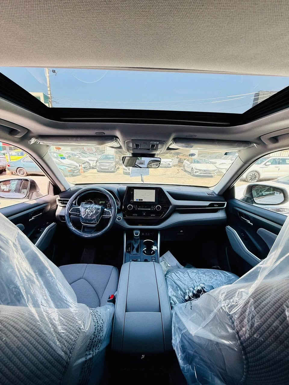 تويوتا هايلاندر GLE 2025 | زيرو كيلومتر
خليجي سعودي – عبد اللطيف جميل 

سيارة عائلية متكاملة تجمع بين الراحة، القوة، والتقنيات الحديثة ✨

المواصفات:
 • محرك 2500 هايبرد اقتصادي
 • نظام دفع رباعي AWD
 • فتحة سقف سلايد
 • باب خلفي كهرباء (صندوق)
 • رادار أمامي + مانع تصادم + تحديد مسار
 • جنوط 18 إنش
 • مقعد السائق كهرباء
 • شاحن موبايل
 • برده خلفي في الأبواب
 • مرايا كهرباء
 • عدادات ديجيتال
 • شاشة وسطية مع كاميرا خلفية
 • باقي المواصفات معروفة من تويوتا ✔️

 علق برقم 1 يصلك الرد التلقائي 📮

  متوفر مثبت لوحات جاهز ✅

📍 العنوان: بغداد – معارض البياع / الشارع الرئيسي

📞 للتواصل:
***********📲
***********📲
***********📲
*********** 📲
