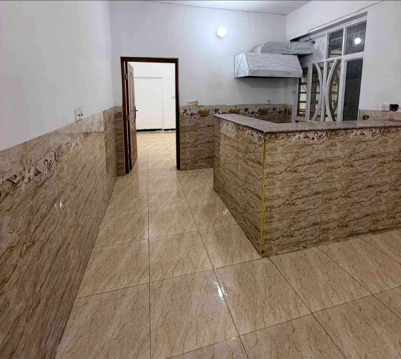 للإيجار 🛑
سلام عليكم.شقه طابق ارضي ديلوكس لإيجار  غرفه  نوم وصاله وخدامات الغزاليه شارع البداله العام مجاور ملعب ابو أوس الخماسي السعر ٤٥٠ الف 
للاستفسار . ***********
