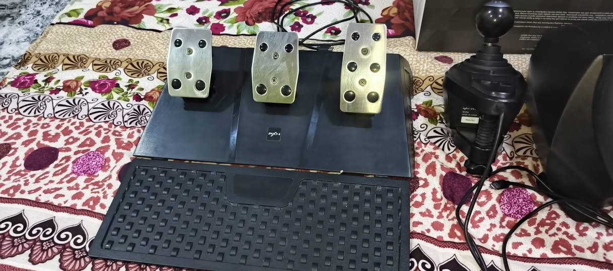 السلام عليكم ورحمة الله وبركاته من رخصة الادمن دركسون v9pro gen2 للبيع يشتغل على بلي 3/4 ويشتغل على إكس بوكس سيرس وإكس بوكس ون  و بي سي  فره ونص ويصير نص فره الكير ست نمر والسابع ال بك كامل ملحقات السعر 120 وبي مجال للاستفسار على هاذا الرقم *********** الموقع حي السماح الاولى
