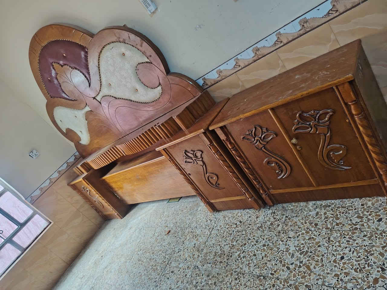 غرفه خشاب كامله جديده عوزهاا بس اقفاله شوفت عينك سعرهاا 750 مكاني بابل حله كفل
***********
