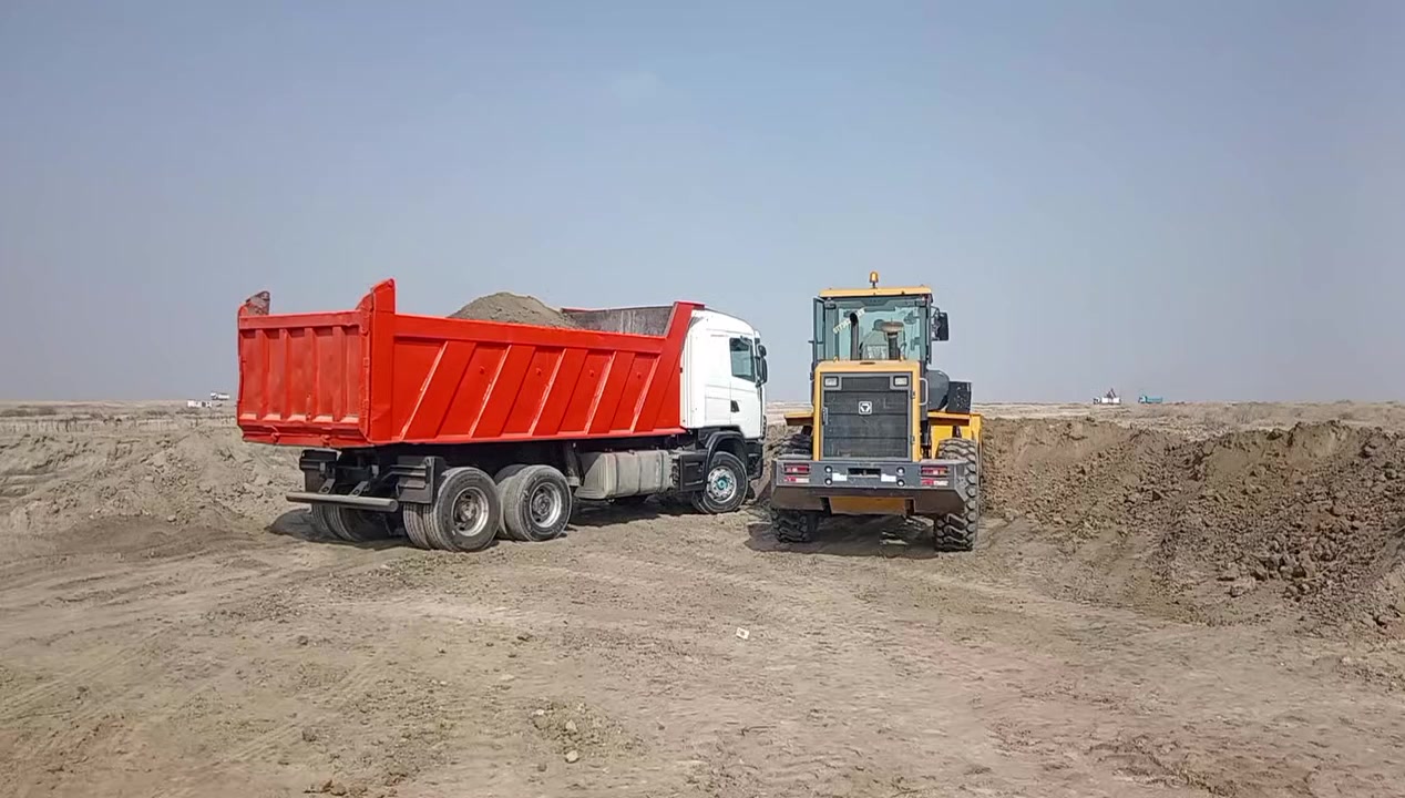 سكانيه جاهز للبيع ٢٠٠٠ سنويه لا ٢٠٢٩  رقمي*********** سعره ١٩٠ او مراوس براس تريله لودر
