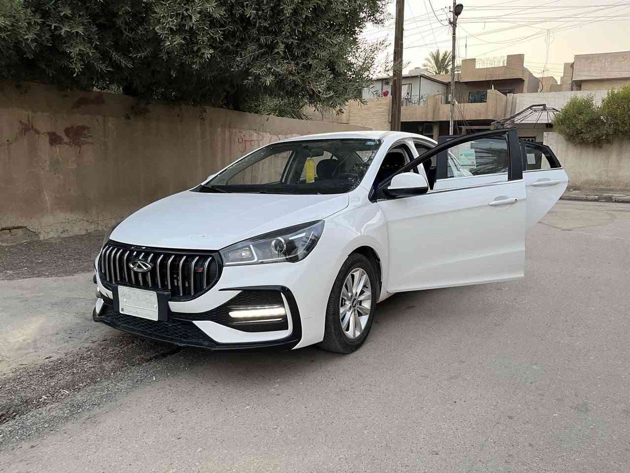 شيري اريزو 5
ضمان شركة السراب 
موديل ٢٠٢٤ 
نص فول 
مواصفات : 
١_  جام اوتو 
٢_ اوتو بريك 
٣_ سايد بريك كهرباء 
٤ _ شاشة لمس تدعم ابل كار بلي و اندرويد اوتو 
٥ _ كامرة خلفية وحساس امان خلفي 
٦ _ تحكم ستيرن 
٧ _ مثبت سرعة 
وبعد بيهة هواي مواصفات 
السيارة ماشية ٦٣ الف كم 
سعرهة ١٠٠ ورقة وبيهة مجال 
للتواصل ***********
رقم بغداد بأسمي تحويل ثاني يوم
