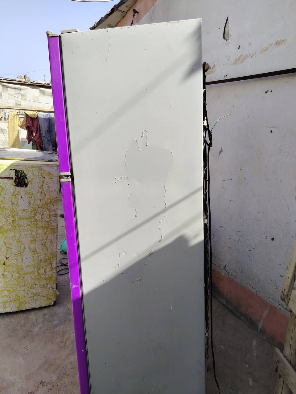ثلاجه حجم كبير ١٦ قدم للبيع الجيس بعده بيه للبيع سعره ١٢٥ وبيه مجال قليل وتنور نضيف حيل والقبق وياه وصوندات كامل مكمل للبيع سعره ٢٥ مكاني حله ***********
