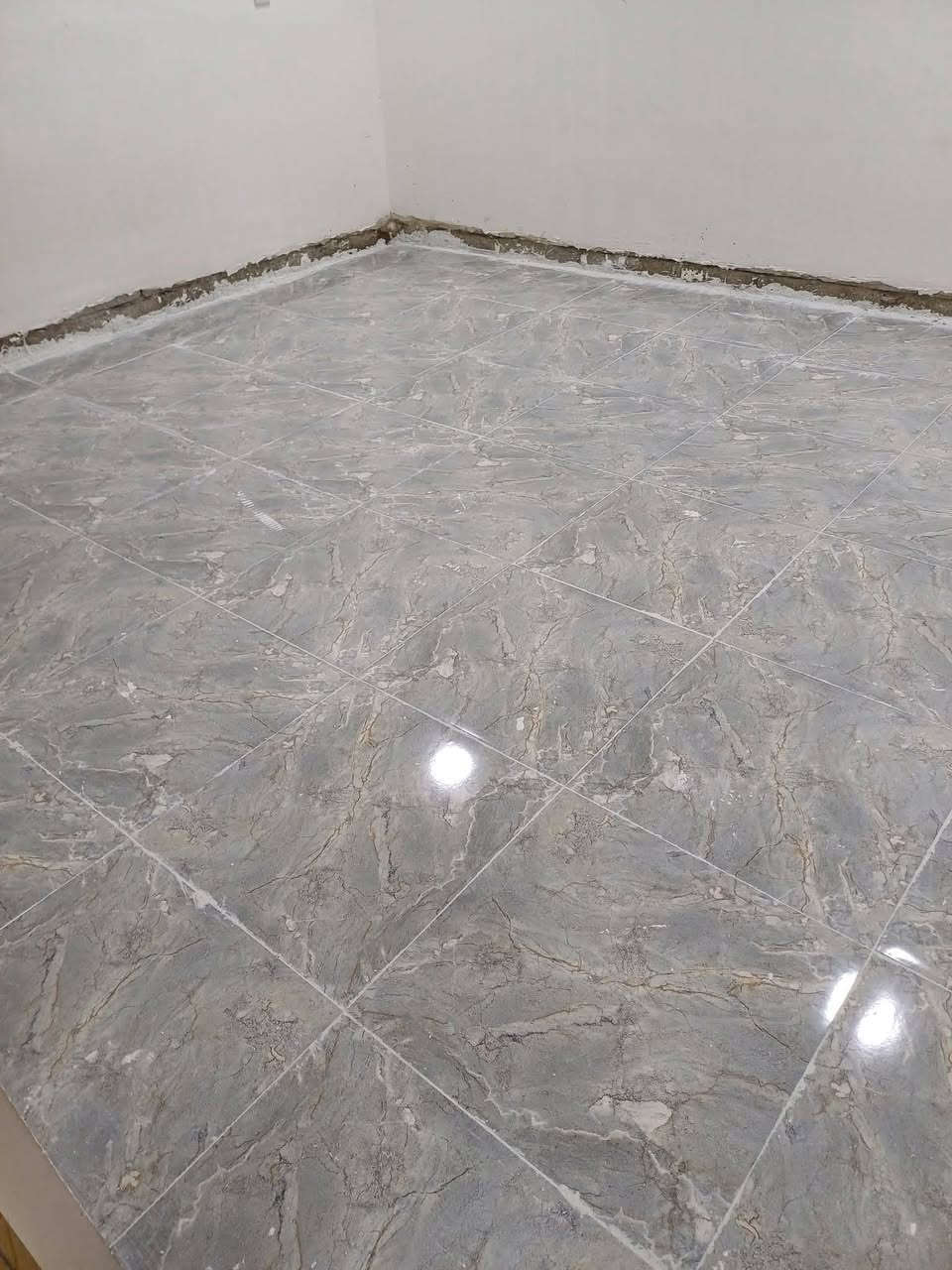 السلام عليكم.
خلفه سيراميك وكاشي جدران وارضيه بايات درج .

واتس اب 
***********
