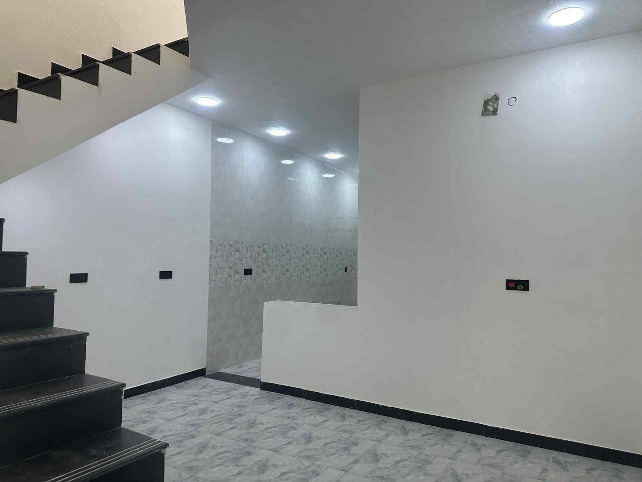 مشتمل 100م طابقين مطلوب 90مليون تدفع فقط 35مليون وتسدد الباقي للمصرف شرط موضف او عندك كفيل ***********
