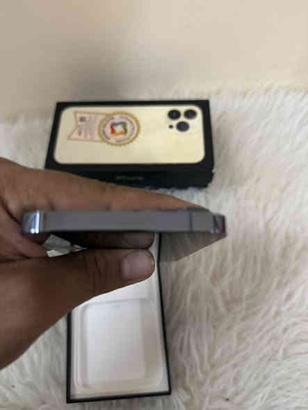 السلام عليكم ايفون 13 برو ماكس 256 بطاريه 87 بلادي إذا مرفوع تاخذه بلاش شرق اوسط ماستر كامل ملحقات كارتون مطابق زلق واحد ما بي نضافه 100 بل 100 وتر مكفول بي ضمان 5ايام اي خلل اي مشكله يرجع ب775 من باب البيت ابيعلك مكاني بغداد  
***********
