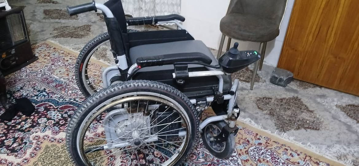 كراسي كهربائيه جديده مستعمل قليل جدا جدا نوع تركي الشراي يتصل بغداد سعره ٤٥٠الفق ***********
