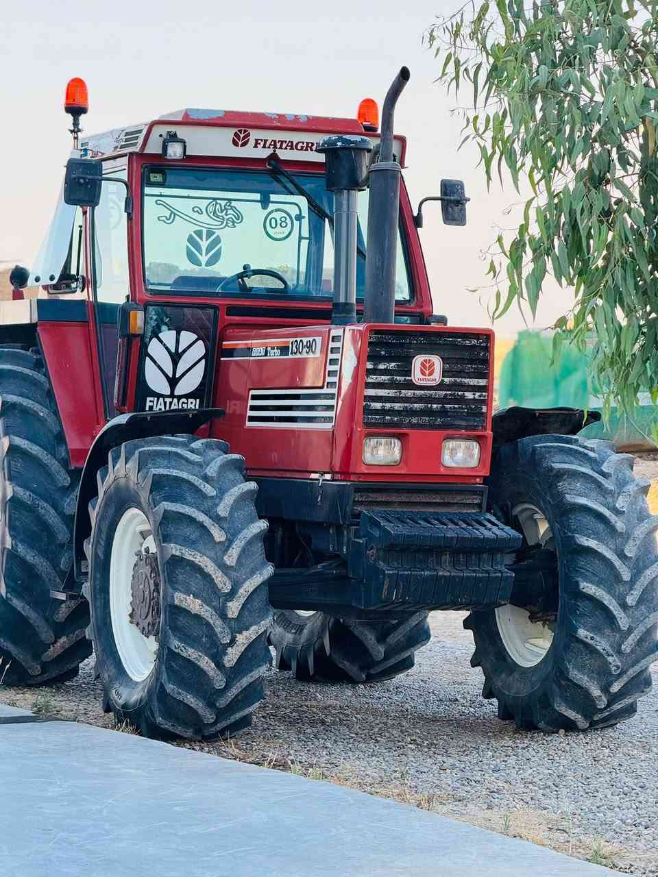 فيات 130
اكسل بارز تكمه عريضه 
بك بالستيرن  
شاصي ابو الحنيه 
*********** المكان الحويجه المعارض
