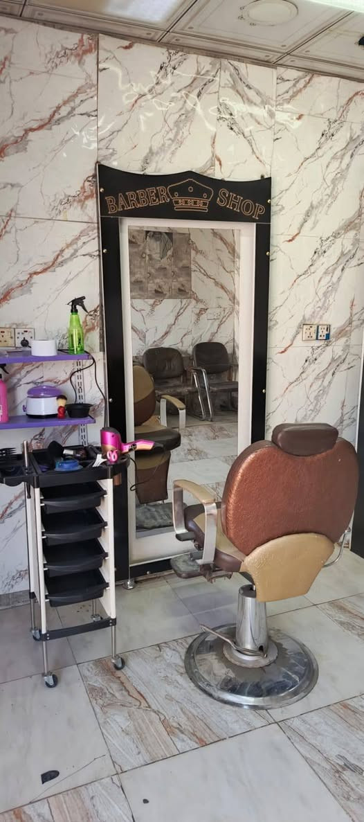 1كرسي
2مراية 

3 فاترينا 

4عربانة 

5جهاز شمع 

6شسوار 

وياهن غراض اصباغ وجل وموس وفرج وبعد غراض هواي 

الناصرية مركز سعرهن خاص


**إذا كنت صاحب هذا الإعلان وتريد حذفه لأي سبب، رجاءا أرسل رسالة إلى الدعم الفني**