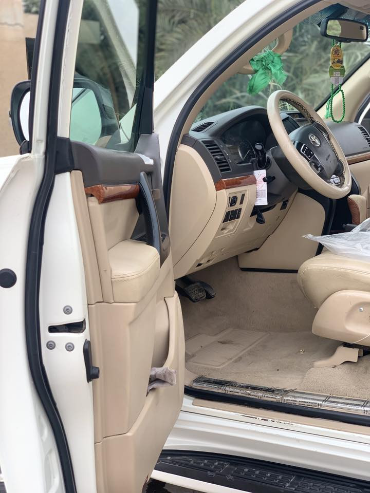 ‎سلام عليكم لاندكروز جكساره للبيع مديل ٢٠١٤ محرك ٦ سلندر السياره بيه بارد بل داير مال الباب والجاملغ جهة اليسار وتكحيل بجاملق جهة اليمين الامامية كما موضوح بالتقرير  ماشية ٢١٩ الف حقيقي رقم بصره الجديد بأسمي تحويل ثاني يوم   سعرها ( 355) وبيه مجال كير ومكينة كفاله  تخم ديلوب تايرات حداديه العنوان البصرة ابي الخصيب رقم الهاتف ***********
‎مواصفات:1-فتحة بانورما 
‎2 كشنات جلد لون بيجي 
‎3-  كشن كهرباء 
‎4- تبريد ثلاث قطع 
‎5- كامرا خلفية +شاشه
‎6-  بلوجكترات و لايتات زنون ثلاث الون
