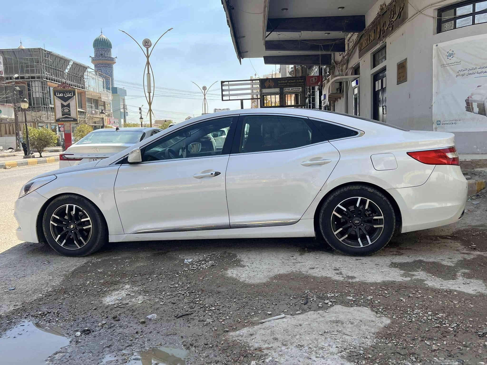 ازيرا موديل 2012
 رقم بغداد 
✅ فول مواصفات
✅. VIp
✅رقم الماني دولي 
✅ بصمة تشغبل 
✅تخم تاير جديد
✅ويل كب 17
✅محرك ٦ سلندر خليجي 
✅فول 1/1 خليجي 
✅اللون ابيض صدفي 
✅تبريد قطعتين منفصل 
✅بانوراما 3حركات 
✅ستيرن شكل رياضي sport 
✅ ثلاجه 
✅تحكم ستيرن 4 جهات 
✅جلد قرميدي اصلي تطريز 
✅كشنات كهرباء السايق والصدر
✅ تخزين 2وضعية ميموري كشن 
✅تدفئة وتبريد كشنات امامي
✅منضومة ذنون عالي
✅حساس امامي خلفي
✅كشنات جلد لون ماروني
✅لد امامي خلفي ليزر
✅لايت زينون ناصي عالي متحرك
✅ايرباك عدد 8
✅نظام ABS بريك
✅ مانع انزلاق
✅نظام AUTO HOLD نزول منحدرات
✅بصمات عدد 3 مع الصندوق 
✅بردات جانبيه خلفيه بلادي
✅سماعات عدد 10 
✅بردات خلفية اصلي كهرباء 
✅ ضوء ابيض داخلي 
✅مري كهرباء شفط قلابة مع ضوء إشارة 
✅الماسحات حساس تعمل عند الأمطار
✅حداديه جديده 
السياره بيهه باب خلف السائق مبدل  نفس اللون 
والباقي كفاله 
وسونار مرفق بلمنشور 
🛑 السعر132 
المكان / ديوانية - حي الجامعه
***********
