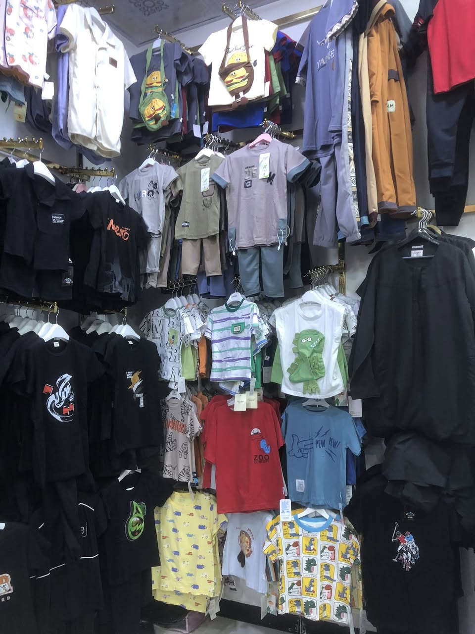 شروة محل مستعجلة!!
مجمع المصطفى لملابس الاطفال،، 
يحتوي على بضاعة صيفية و بهارية و اسود
بضاعة درجة اولى مابيهة ستوك ستاندر
سعر البضاعة كاملة من ٨ الى ١٠ مليون 
و اللي يريد يشتري شوية من البضاعة مو كلها هم عادي

و اليشتري المحل هو والتعاليگ و غراضة كلها هم تدللون ، بي هواي اغراض
العنوان : كربلاء-شارع الروضتين الجديد-قبل شارع السيدة رُقية
رقم الاتصال : ***********
