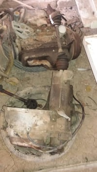 يوجد كير توماتيك ومحرك حجم 16مال كاديت للبيع  السعر4ورقات يعني اثنينهم...