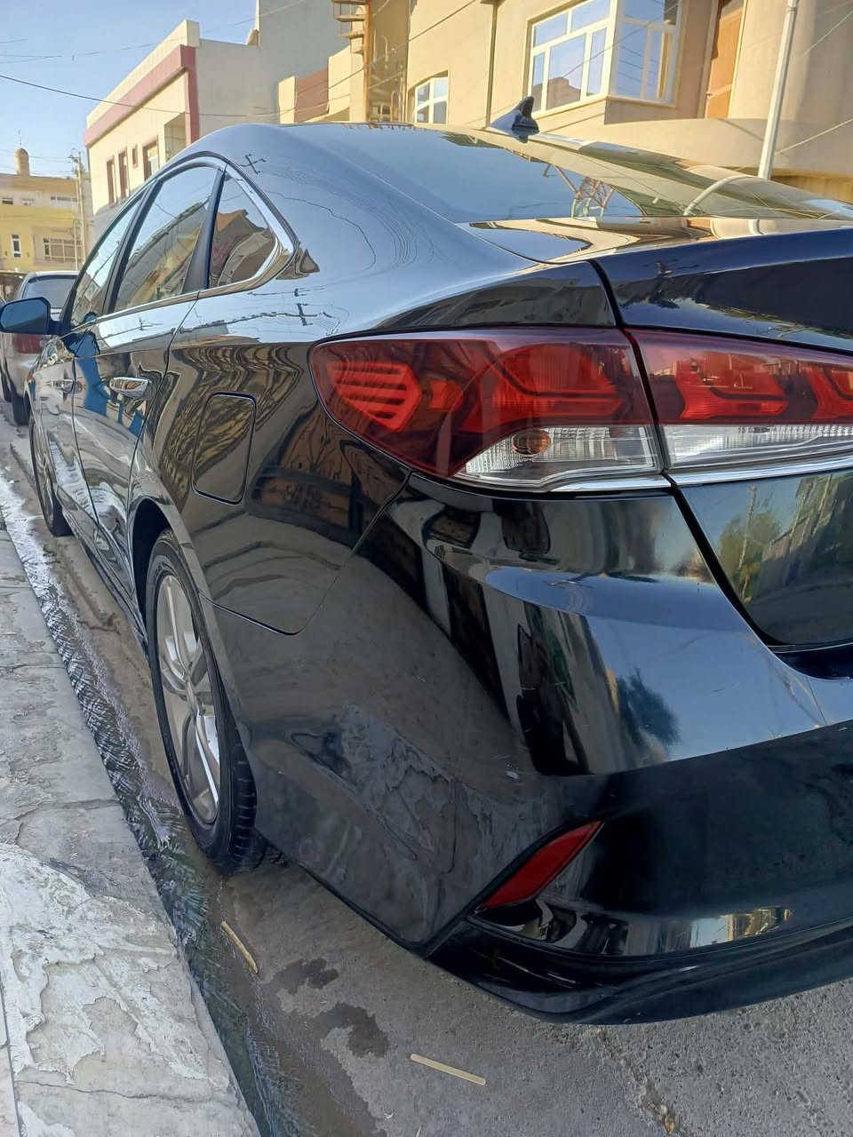 السلام عليكم
سوناتا 2018 نص فول وارد امريكي 
محرك 2400ّ
مواصفات 
كشن كهرباىي 
شاشة و كامرة خلفية 
اشاير مري 
تدفئة كشنات 

وبعد مواصفات 
حادثهة: جاملغ وبنيد ولباقي مكفول سيارة نضيفة وحلوة 

الرقم للاستفسار:***********
