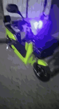 سلام عليكم دراجه شحن للبيع 0 العداد سعر325 وبيها مجال بسيط شراي خابرني ***********
