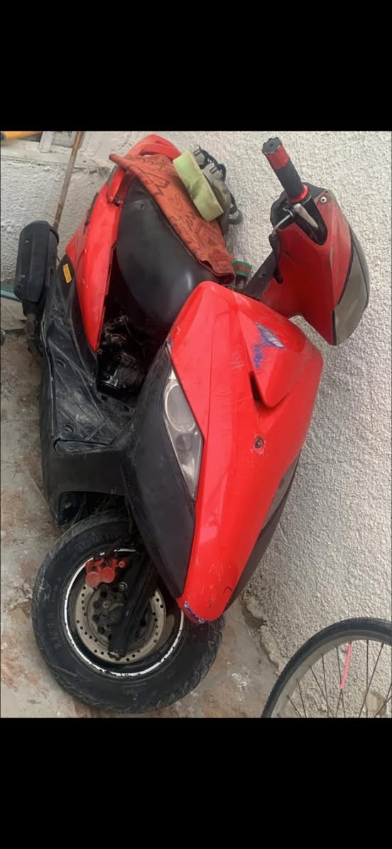 طافية كوم حديدشغلتها بسيطه كلش سلف يشتغل كهربائيات تشتغل ب250 وبيها مجال ***********
