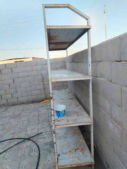 السلام عليكم يوجد رفوف مال محل السعر ١٠٠ألف مكان سماوه ال بحجر ***********
