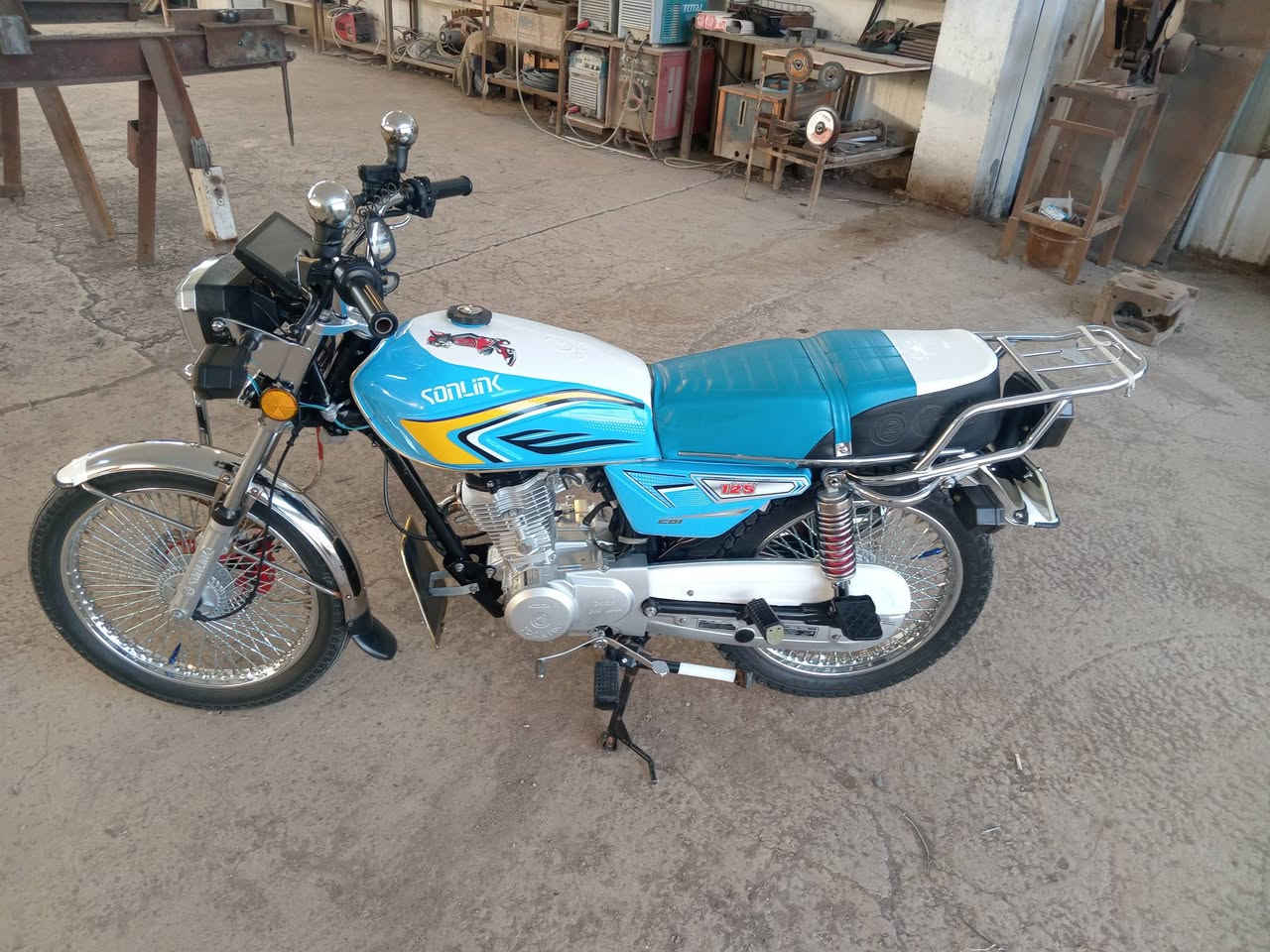 سلام عليكم دراجه لبيع مديل ٢٠٢٥ مكفولة كفاله عامه من كلشي خمسه كير أوراق *********** مكاني بابل الطليعه
