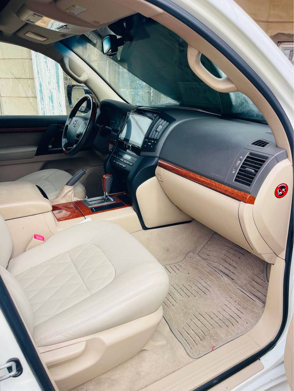 سلام عليكم 
للبيع او مراوس حسب القناعه 
لاندكروز GXR 2013 ساز ماشيه 87 اصل 
مكفوله ضربه وصبغ وتبديل 
محرك وكير مكفول سياره جاهزه تخم تاير دنلوب ياباني غرفته جديده بدون تشققات 
مكفوله من الزنجار او الخياس بالابواب 
شاشه وكامرتين امامي خلفي وحساس خلفي وفتحه وتحكم ستيرا ٣ قطع تبريد وثلاجه ٧ راكب رقم بصره رباعي 2377 وبقيه المواصفات معروفه 
مكاني البصره الجبيله قرب مول بصره تايم 
للاستفسار 
*********** البصرة, العراق
