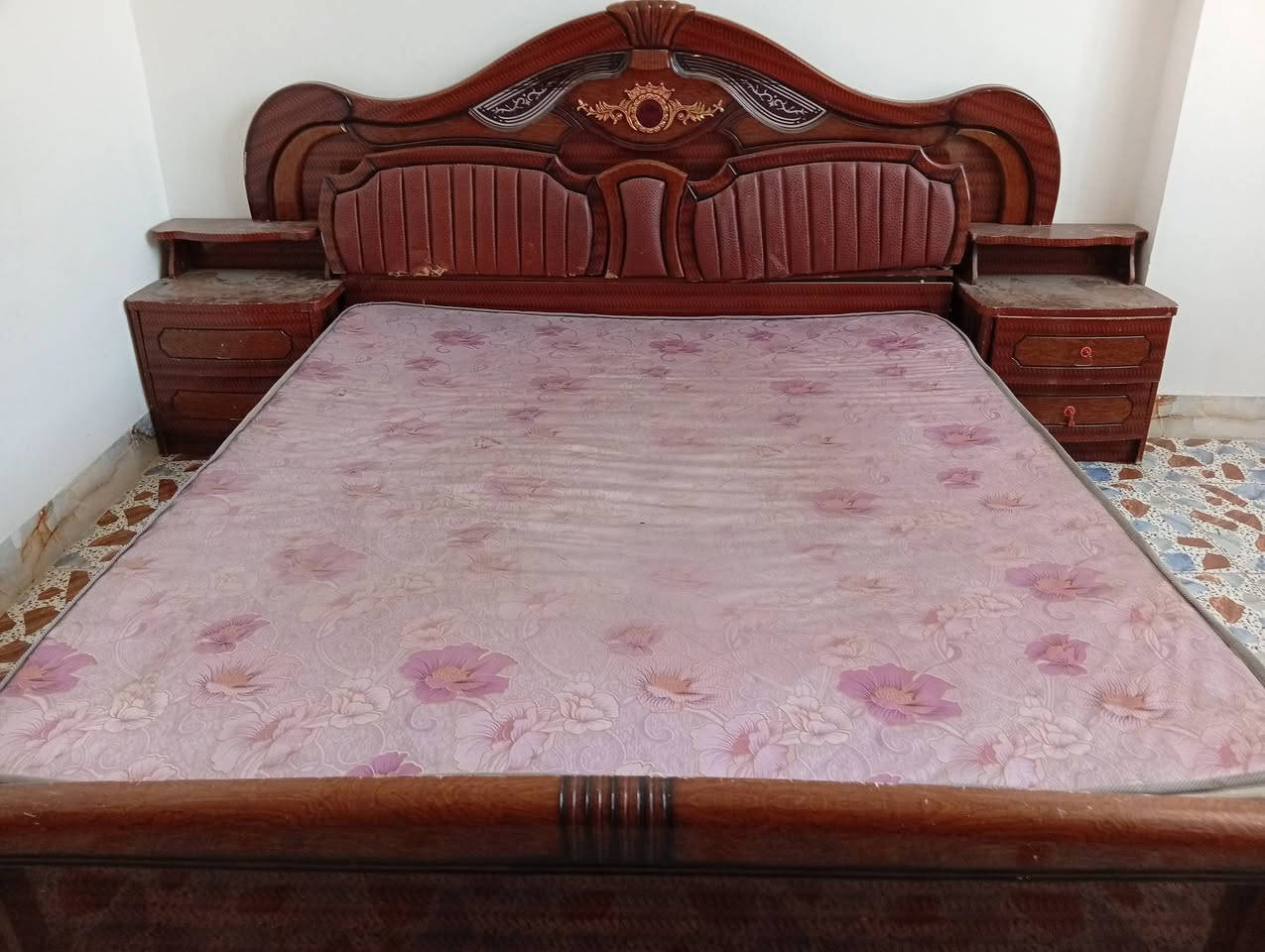 السلام عليكم
غرفه ماليزيه للبيع 
سعره 250
مكانه رمادي تأميم 
للاستفسار الاتصال على الرقم 
***********
