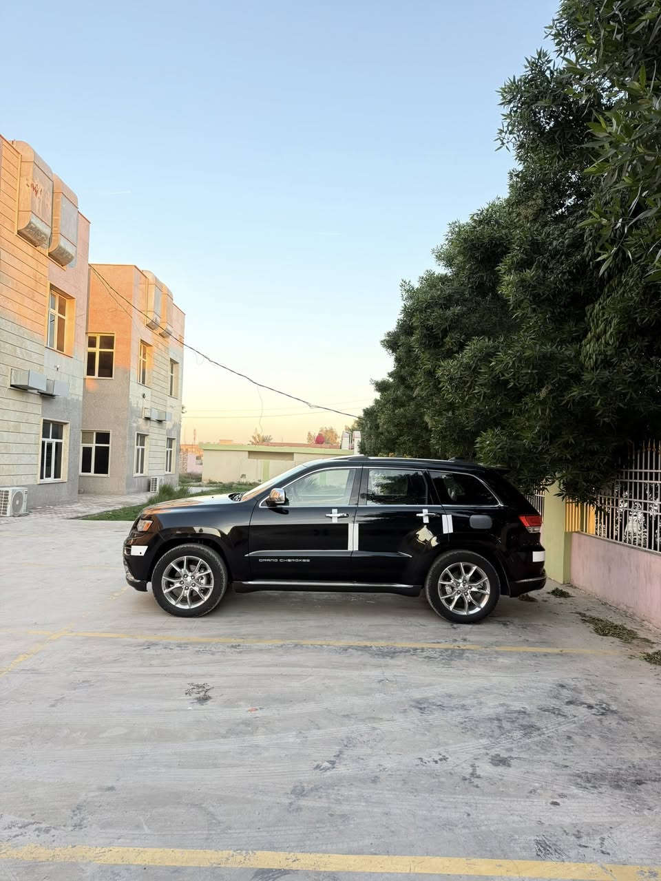 السلام عليكم 
 للبيع جيب سومت   2015  (امريكي كلين) 
            داخل مميز لون جوزي
     جديده جداً شرط التقرير و السونار 
 كفاله عامه من صبغ والحادث و الغرق حته دعامياتها
كفاله والكير والمكينه والاكسل وناشر السونار
السياره جديده بمعنئ الكلمة كارتون مال جناي  
ماشيه 96 الف ميل مو كيلو شرط الفحص والسونار
فول مواصفات ١/١ سومت اعلى مواصفات ب الجيب  
حجم المحرك: 3600
كير طياره 8 نمر 
دوسات ليزريه علامه سومت
اوتو بارك
دبل سلايت بانوراما 
تشغيل عن بعد 
شاشه جبيره  
جنطه كهربائي شفط 
حساسات اماميه + خلفية
رادار امامي توقف تلقائي
مانع تصادم
رادار جانبي ب المري
سستم صوت 14 سماعة 
سستم صوت هارمن كاردون
دمام خلفي بلصندوك
قطعتين تبريد ثلج 
كشن خزن ميموري 3 وضعيات
كشنات علامه سومت حفر
سقف كنتارا اسود بلادي
مقاعد جلد اصليه + اثنين كهرباء (تدفئة+تبريد) 
كشن خلفية تدفئه
تدفئه بلاستيرن 
مري  شفط 
مري قلاب ويه ال R
مري معتم جانبي+وسطيه
اشاير ب المري+ترحيب
يدات ستيل اصل 
الداخل صاج ملكي  
الدشبول خياطه سومت 
نظام_خرائط(نظام ملاحة)_Navigatio
كامرة خلفية اصلية
شفتات نمر الكير 
 استيرن كهرباء 
فول تحكم استيرن (جهتين امامي + جهتين خلفي)
 نضام eco اقتصادي
مري _جانبي_تدفئة
مرايا_جانبية_حساسة_للضباب_تعمل_تلقائياً  
لايت عدسة زينون يصعد وينزل ويه الستيرن 
كشافات زنون
زراكات لايت  
هوك خلفيه 
ويل حجم 20 عنكبوت كروم بلادي 
تبريد قطعتين شرط ثلج   
صدر جديد  باتري جديد تخم تاير جديده  
منضومه تبريد+بانزين بلشرط كله جديد
الاسبير المقدس منازل مال وكاله 
السياره جديده بمعنئ الكلمه ولا كلوب مشتغل بلدشبول 
عليها منضومه زينون عدسات شرط نهار   
رقم وهزه وسنويه كله جديد 
رقم بغداد بسمي شخصيآ

السعر 240$ وبيه مجال للطيبين 
للإستفسار / مكان السياره ديالى المقدادية 
***********
                  ***********
