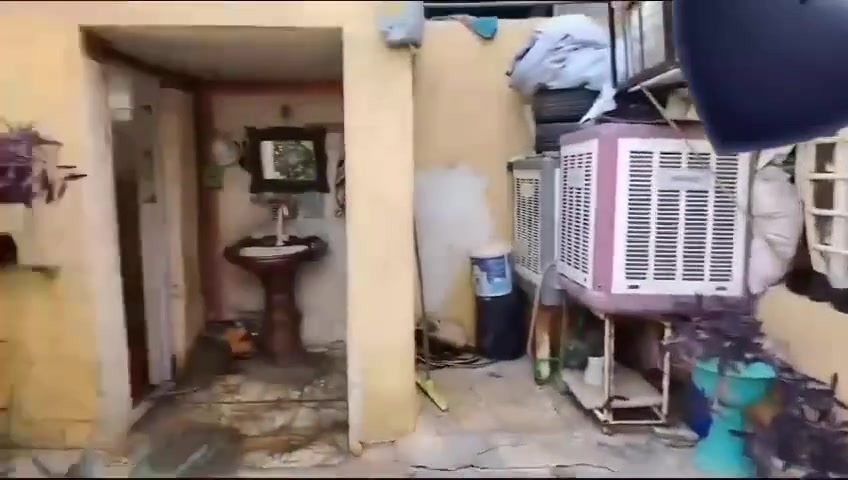 السلام عليكم ورحمة الله وبركاته مكلف بالنشر دار للبيع تقع في منطقة بدران مقابل مستشفى حماد شهاب المساحة ٢٠٠متر السعر المطلوب ٧٠ مليون وبيه مجال للاستفسار الاتصال على رقم صاحب الدار***********
