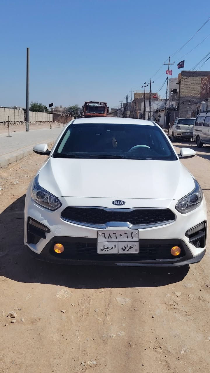 سلام عليكم 
كيا فورتي ٢٠١٩ 
محرك 2000دوش 
كير At المرغوب 
حادثها.  جاملغ وبنيد وشويه صبغ بالتكمه فقط 
السياره كير حداديه تبريد كله جديد 
السياره حلوه وجديده
تخم تاير جديد  
رقمها اربيل بعدهي ماساقطه السنويه 
تريد تحويل تريد وكاله 
السعر 117 وبيها مجال  قليل
عنوانها النجف 
***********
ترهم مراوس 
النترا او باقي سيارات
