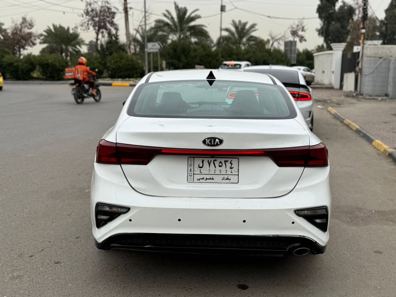 السلام عليكم 
كيا فورتي ٢٠٢٠ حادثها بنيد وجاملغ ايرباك الدركة فقط صبغ هنا بيدي قطعتين 
رقمها بغداد ب اسمي
مواصفات تحكم ستيرن ،مانع انزلاق ،ورادار تحديد مسار، وشاشة عطلات كروز سرعة  باقي المواصفات معروفة
 سعر ١٣٠ مكانها الصليخ ***********
