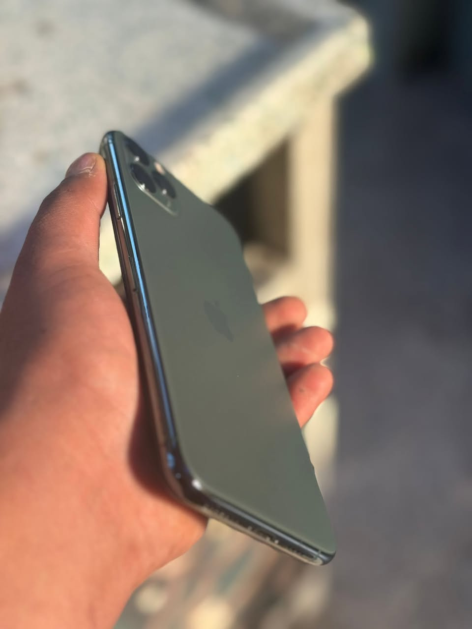 السلام عليكم ايفون ١١ برو ماكس جديد ونضيف مبدل شاشه وبطاريه أصليات عل فحص والضمان بطارية ٩٠ شاشه وبطاريه شايليهن من تلفون ومخليهن اله جهاز نضافه فول ذاكره ٢٥٦ السعر ٢٥٠ مكاني بغداد الزعفرانيه ***********
