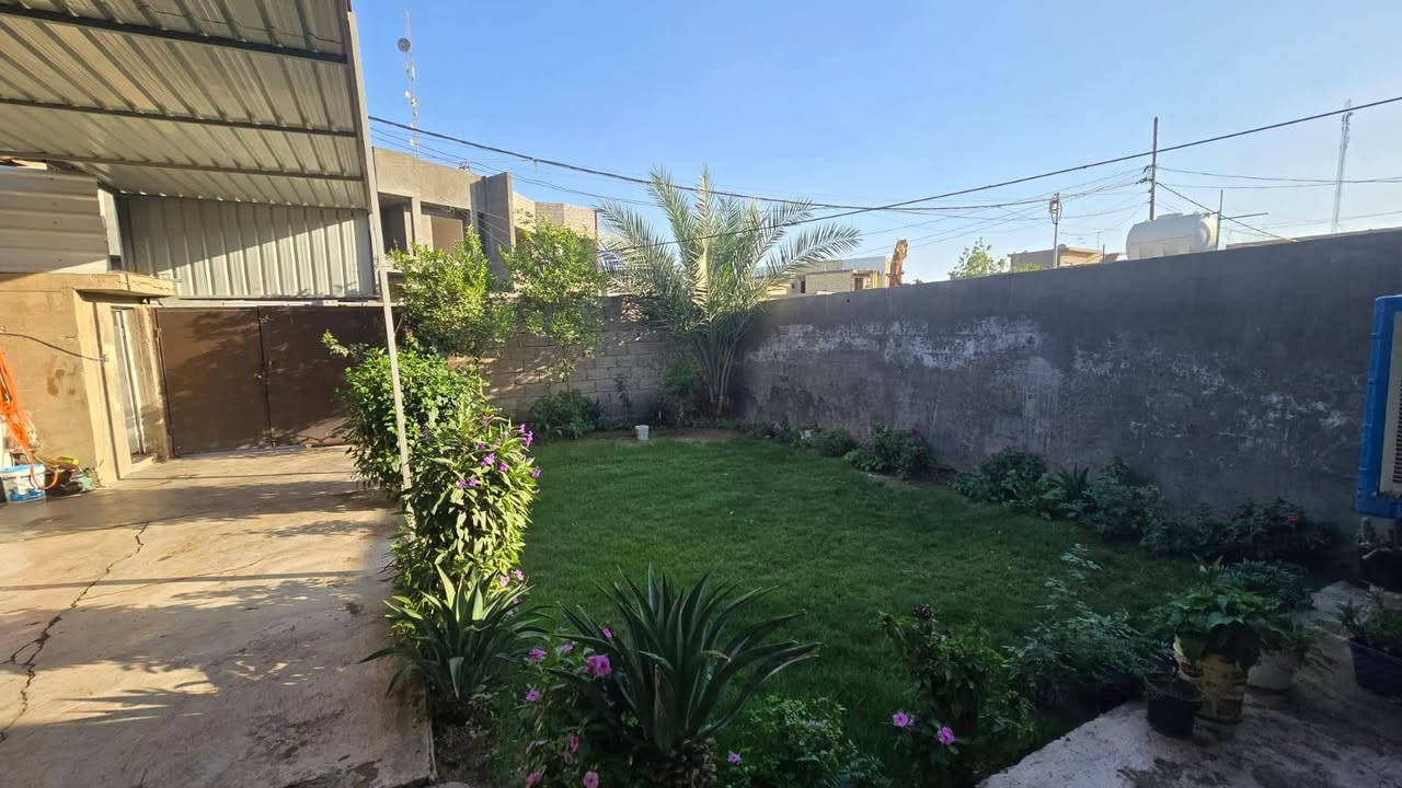 بيت للبيع  طابو صرف في الفلوجه حي جبيل قرب جامع حسين شلش شارع 10 بناء بلوك مساحه ٢٥٠ يحتوي على ٢غرف نوم وصاله ومطبخ ستقبال صحيات داخلية و خارجية السعر ٨٥ مليون وبي مجال بسيط للاستفسار مراجعة مكتب القمه للعقار او الاتصال على الأرقام التاليه *********** ***********
