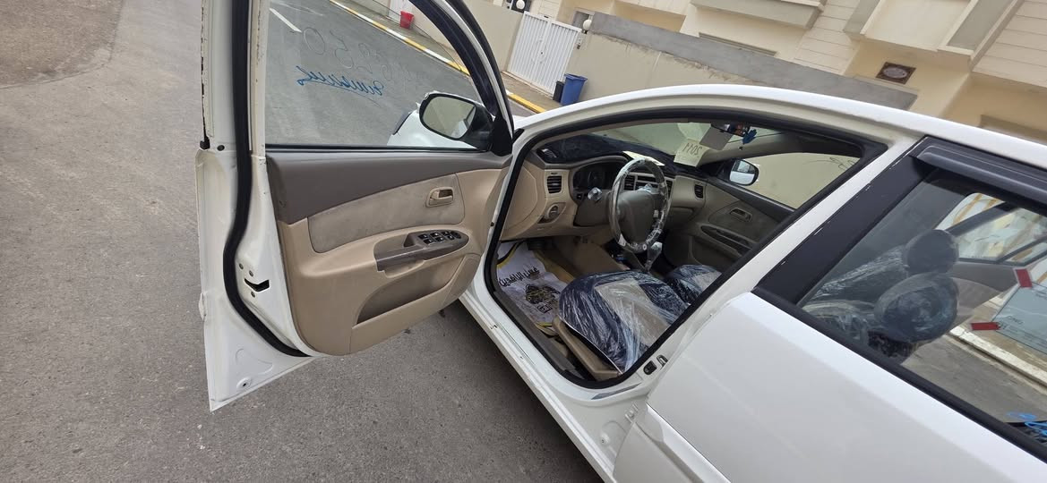 كيا ريو 2011 خليجي
السياره جاهزة من كلشي

كير توماتيك جوم كهرب مري كهرب 

اشاير بل مري تايرات جدد ويلكب خليجي اصلي 

صدر امام خلفي جديد 

وما ناقصها شي السياره متعوب عليها دشبولها ملوبه ما بي مشتغله كلها طافيها جاهزه من كلشي 

بيها باب السايق مصبوغ والجاملغ الخلفي والباقي كفاله 

السعر 98 وبيها مجال شي بسيط تريد وكاله تريد تحويل

مكاني موصل مجمع عين العراق .

***********
