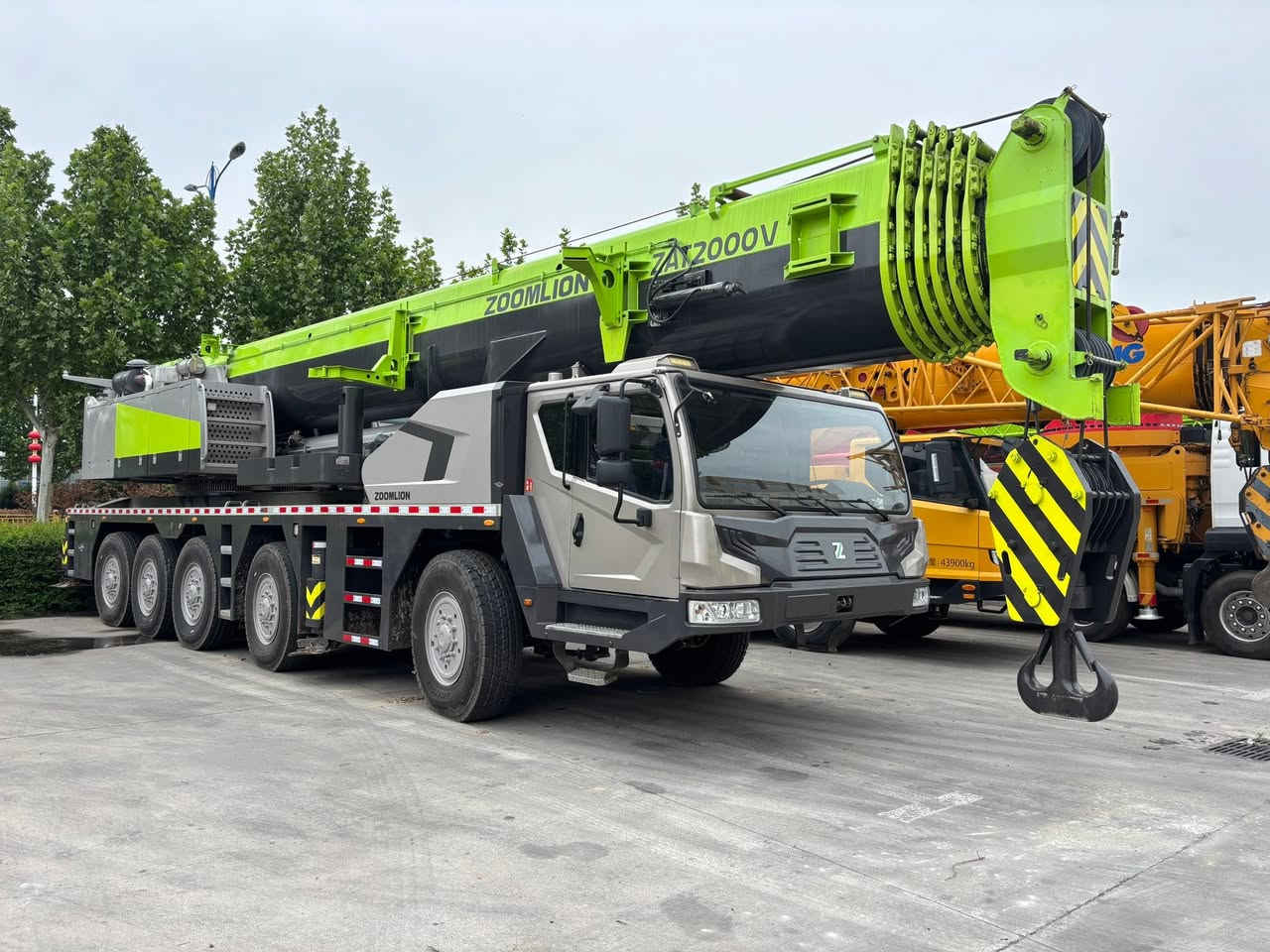 ZOOMLION ZAT1300V7 CRANE
出售2021年12月中联重科ZAT1300V7起重机，主臂73.5米，副臂2节，配重53吨，2个潍柴发动机，自动挡变速箱。5轴底盘，配385/95R25轮胎。联系电话/微信：+86 13526170326（杨）
WhatsApp:+86 ￼⁨135 2617 0326⁩

For sale: Zoomlion ZAT1300V7 all-terrain crane. Main boom length: 73.5 meters, counterweight: 53 tons, 
2 engines, automatic transmission. 
Contact number: +86 13526170326
WhatsApp:+86 13526170326
#Crane #ZOOMLION


**إذا كنت صاحب هذا الإعلان وتريد حذفه لأي سبب، رجاءا أرسل رسالة إلى الدعم الفني**