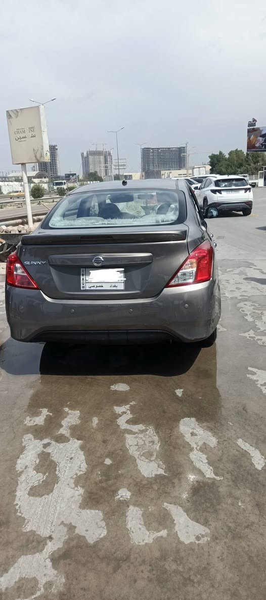 نيسان سني هندي
موديل 2019
ماشية 36 
باب اليسار الامامية مبدلة بأصلي 
سبير بعده ما نازل بلادي
وبيها نظام كامرات كامل
طخات بسيطة جدا تروح بالبولش
ضربة بالچاملغ ومصلحة على البارد
السعر 100 وبيها مجال بسيط
للاستفسار الاتصال بالرقم ***********
