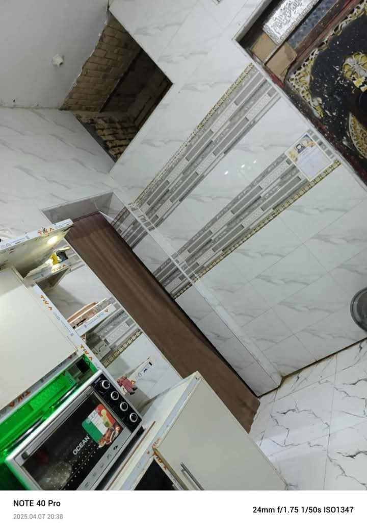 بيت طابو 100 متر الواجه 5 والنزال 20 طابقين الطابق الاول يحتوي على غرفه صاله مطبخ صحيات طارمه  9 أمتار مكان استقبال والطابق الثاني غرفه مطبخ صاله صحيات البيت كله سيراميك ارضي وجداري  بس الطابق الثاني عوزه سقف ثانوي ونقط كهرباء فقط العنوان حي العسكري شارع الترابي للاستفسار الاتصال او المراسله ‏‪***********
