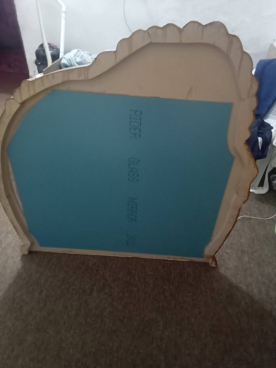 سلام عليكم مرايه خشب للبيع السعر 15وبي مجال العنوان السماوه سبع نيسان الرقم ***********
