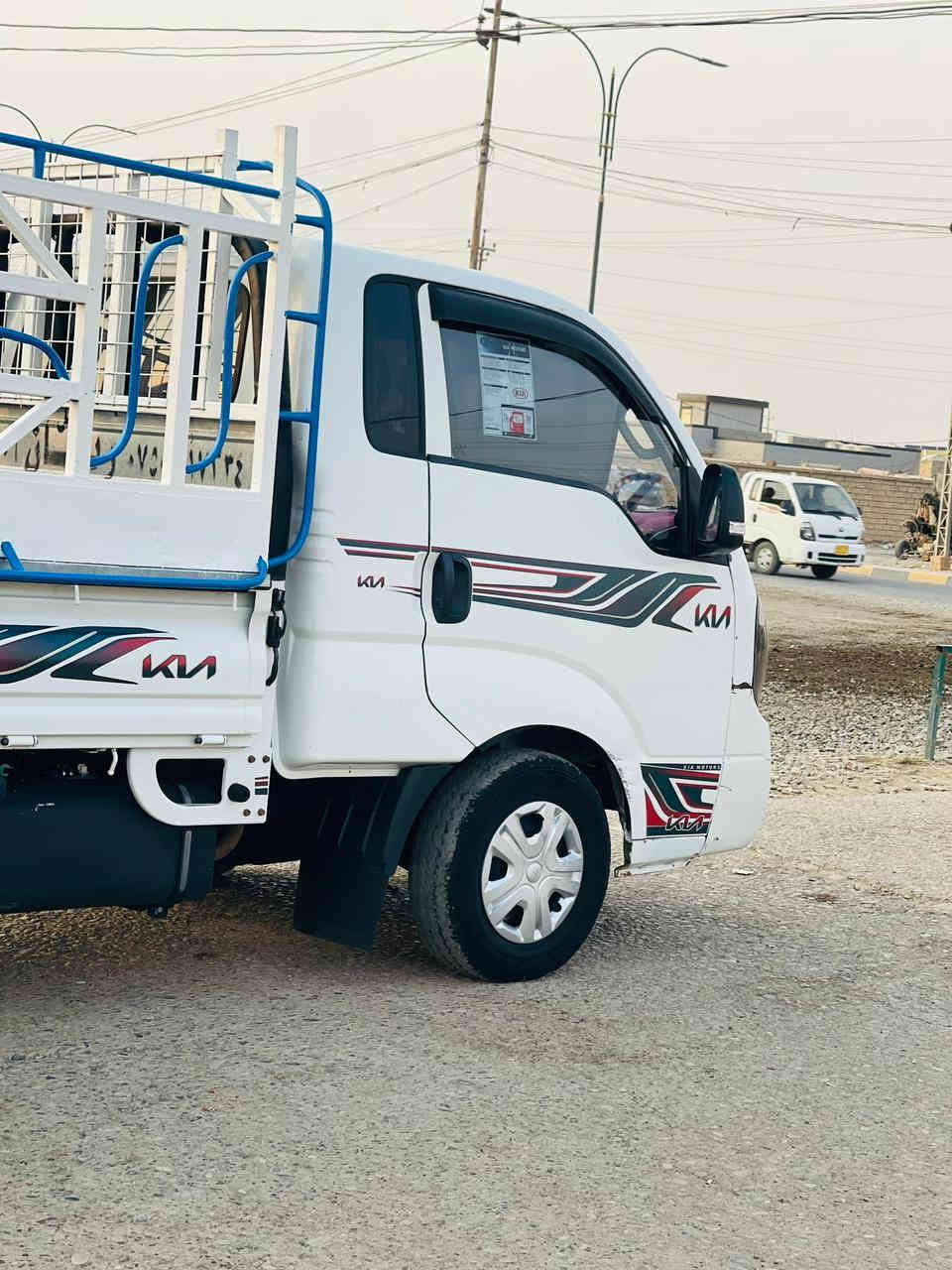 السلام عليكم 
للبيع 
كيا حمل موديل 2019 مرقمه صلاح الدين دولي باسم البايع شرط التحويل والوكاله السنويه لغايه 2030
ملاحظه السياره بيها باب النفر مبدل والدوسه تعديل 
السياره نظيفه وما تخسر عليها درهم مال جناي 
عنوان السياره الشرقاط الساحل الايسر قريه سديره البغزات 
السعر 123 وبيها مجال 
للاستفسار الاتصال على الرقم التالي 
‏‪0780 591 3856‬‏
